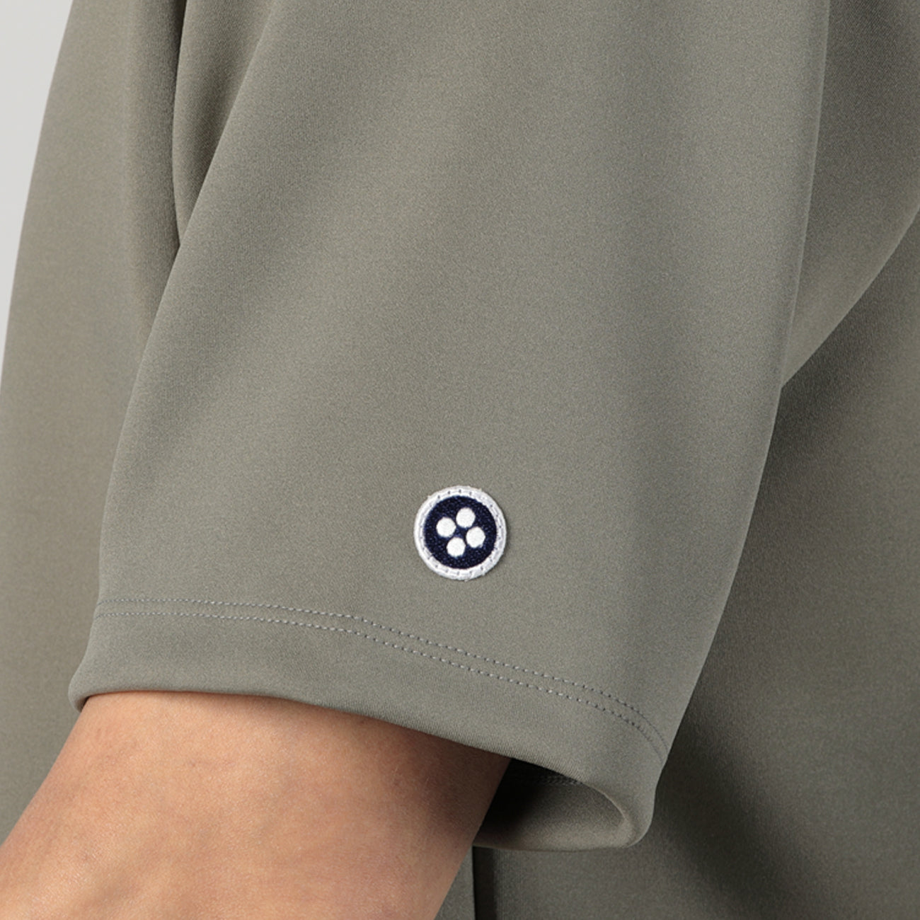 MEN MOCK_NECK SNAP POLO〈スナップモックネック_カーキ〉